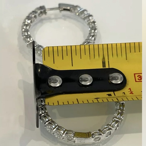 ROUND BRILLIANT DIAMOND 18KT WHITE GOLD EARRINGS - Picture 13 of 17